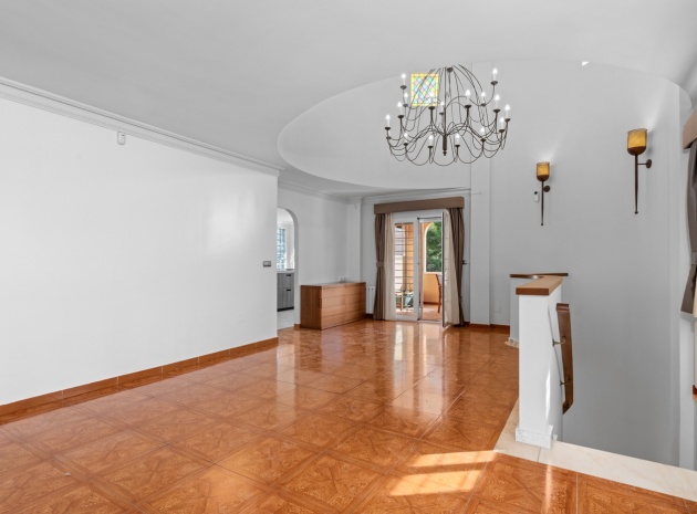 Resale - Villa - Los Balcones