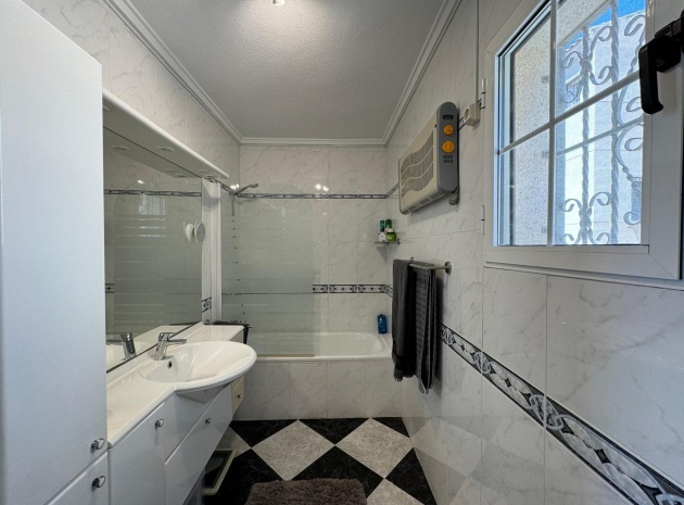 Resale - Villa - Playa Flamenca - Res Laguna