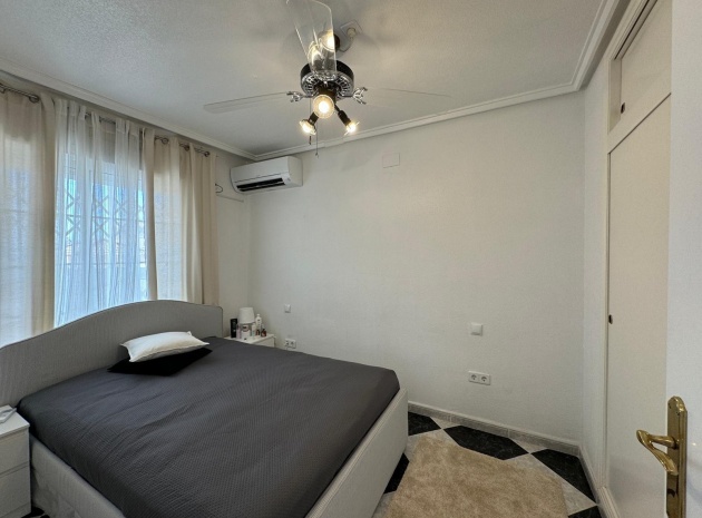 Resale - Villa - Playa Flamenca - Res Laguna