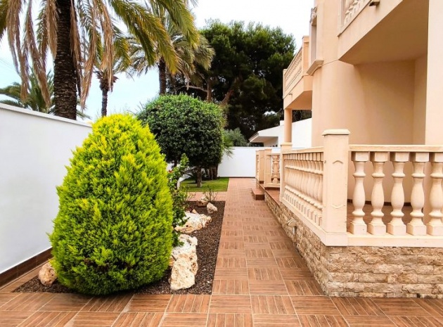 Resale - Villa - Cabo Roig
