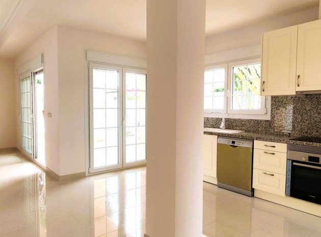 Resale - Villa - Cabo Roig