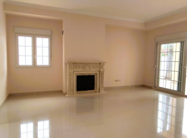 Resale - Villa - Cabo Roig