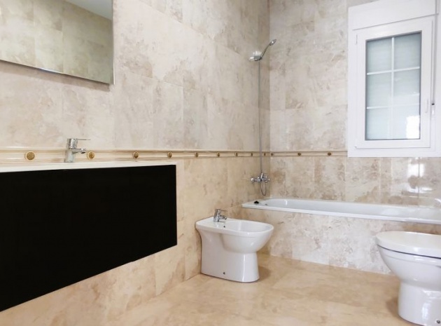 Resale - Villa - Cabo Roig