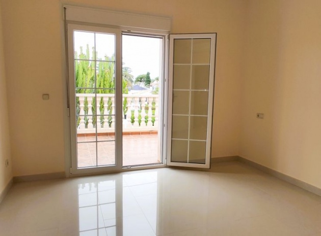 Resale - Villa - Cabo Roig