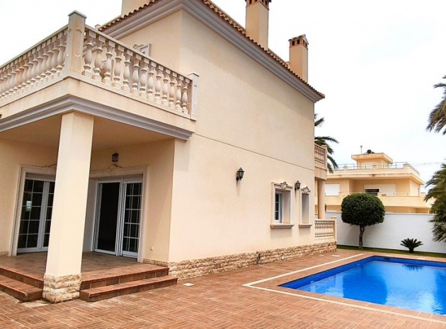 Resale - Villa - Cabo Roig