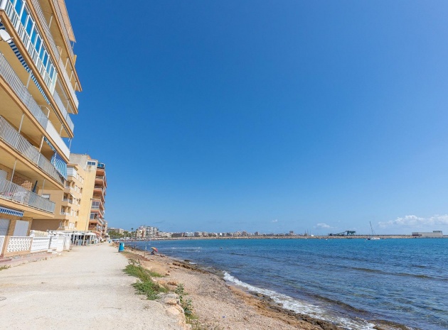 Återförsäljning - Lägenhet - Torrevieja - 1st line to the sea
