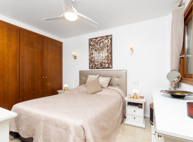 Resale - Apartment - Punta Prima - la entrada