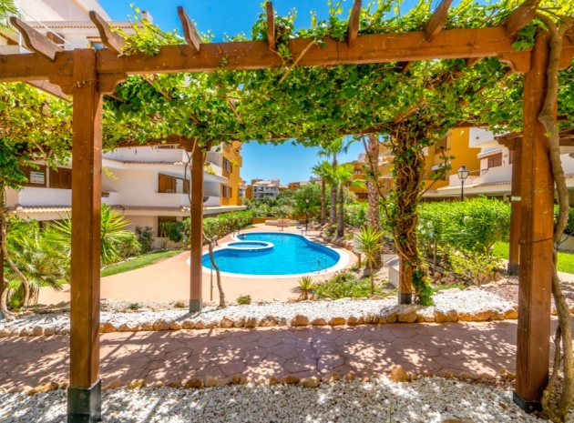 Resale - Apartment - Punta Prima - la entrada
