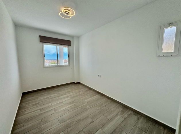 Resale - Apartment - Torrevieja - Nueva Torrevieja