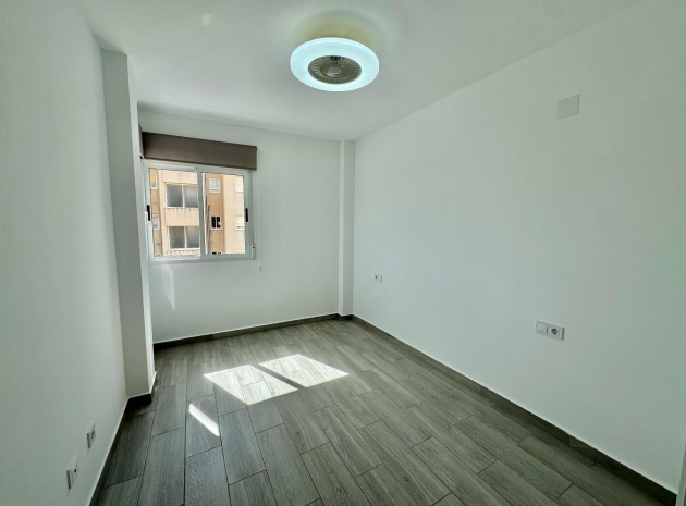 Resale - Apartment - Torrevieja - Nueva Torrevieja