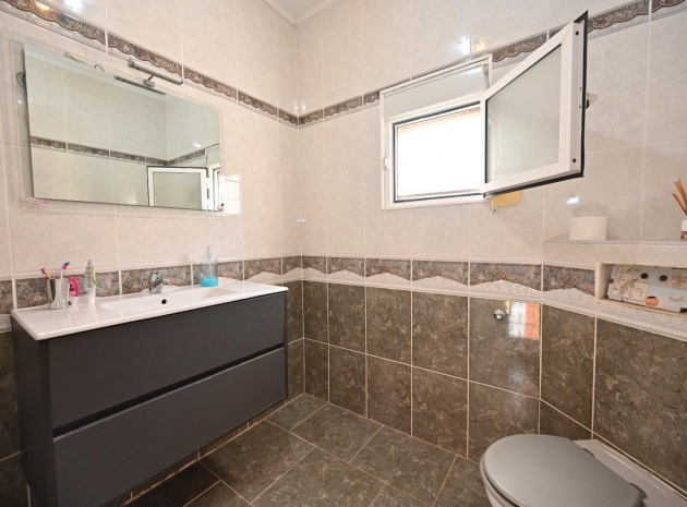 Wederverkoop - Herenhuis - Torrevieja - Los balcones