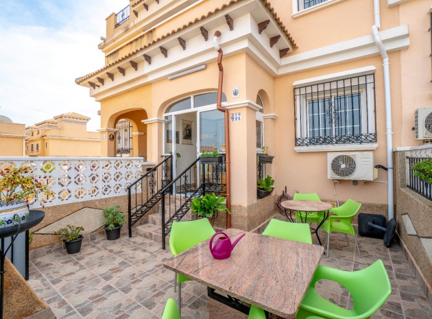 Resale - Townhouse - Villamartin - entre golf