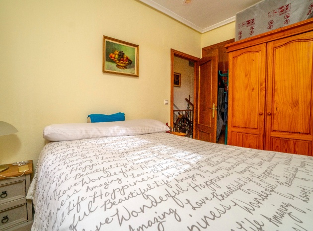 Resale - Townhouse - Villamartin - entre golf