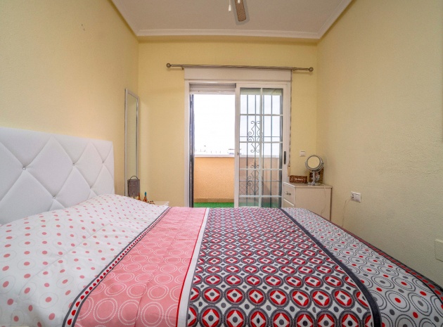 Resale - Townhouse - Villamartin - entre golf