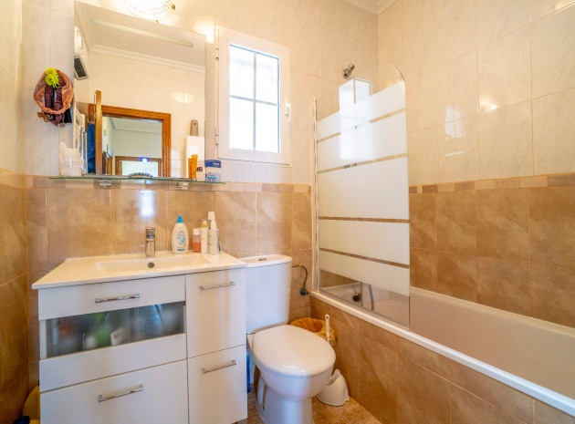 Resale - Townhouse - Villamartin - entre golf