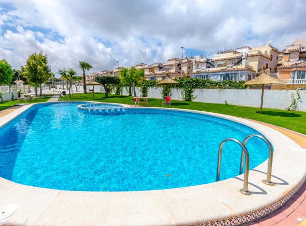 Resale - Townhouse - Villamartin - entre golf