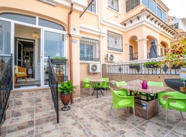Resale - Townhouse - Villamartin - entre golf