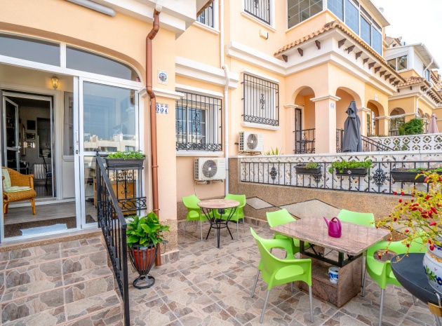 Resale - Townhouse - Villamartin - entre golf