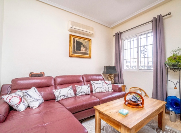 Resale - Townhouse - Villamartin - entre golf