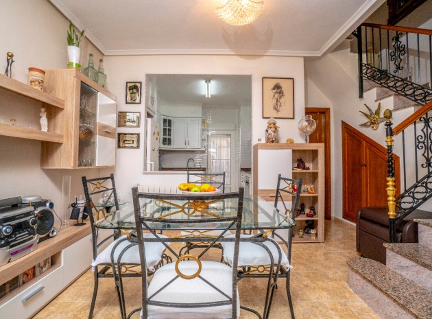 Resale - Townhouse - Villamartin - entre golf