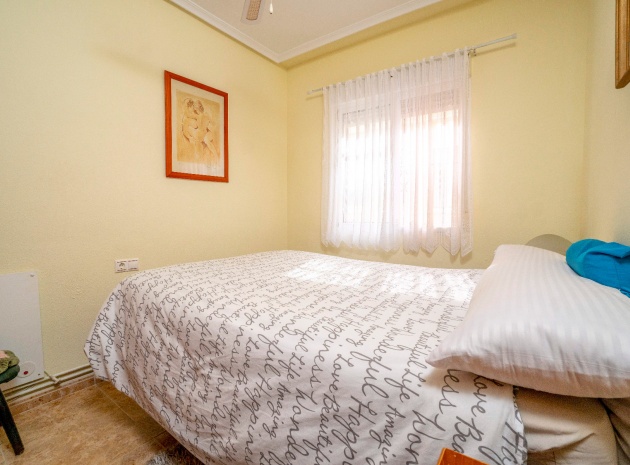 Resale - Townhouse - Villamartin - entre golf