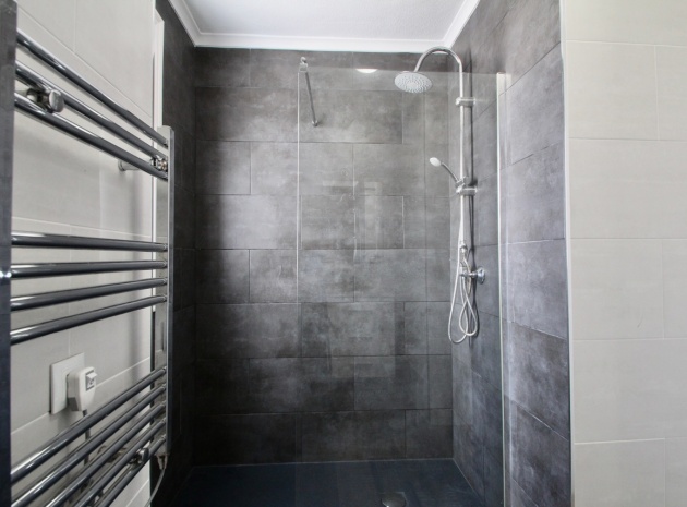 Resale - Apartment - Villamartin