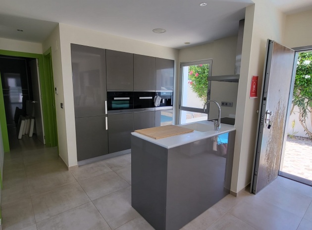 Resale - Villa - Ciudad Quesada - Pueblo Bravo