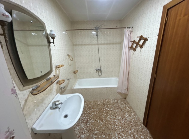 Resale - Apartment - Jacarilla