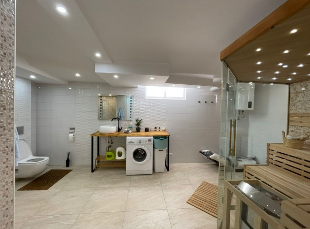 Resale - Villa - Los Altos