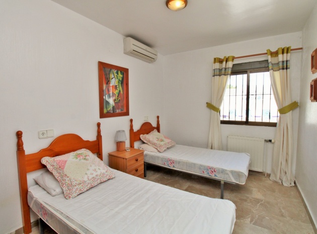 Resale - Townhouse - Villamartin - lomas del golf