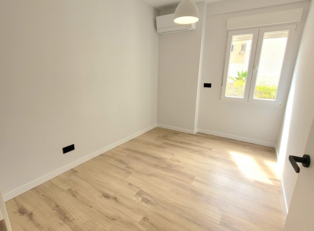 Resale - Apartment - Torrevieja - Beachside Torrevieja