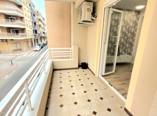 Resale - Apartment - Torrevieja - Beachside Torrevieja