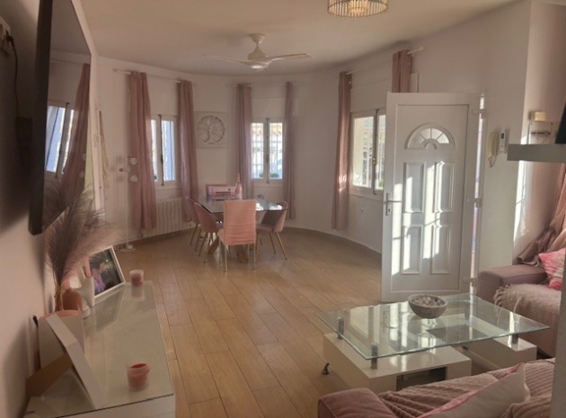 Resale - Villa - La Florida  - La Florida