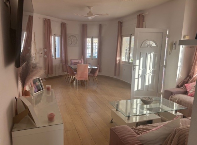 Resale - Villa - La Florida  - La Florida