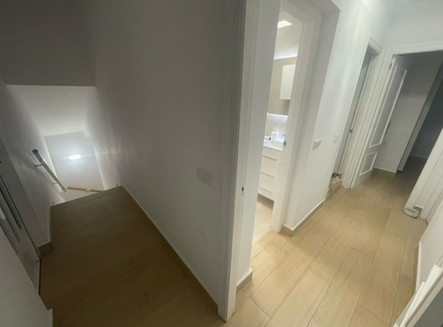 Resale - Villa - La Florida  - La Florida