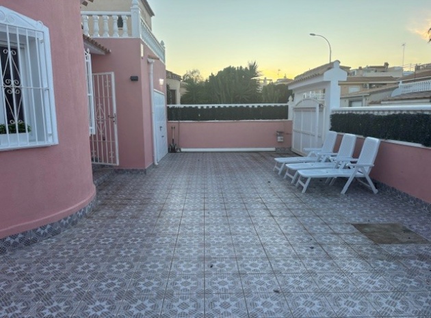 Resale - Villa - La Florida  - La Florida