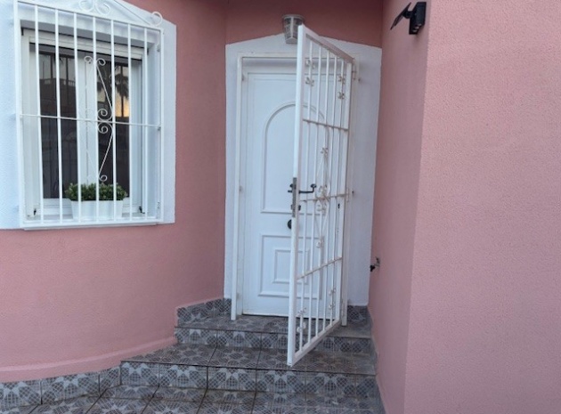 Resale - Villa - La Florida  - La Florida