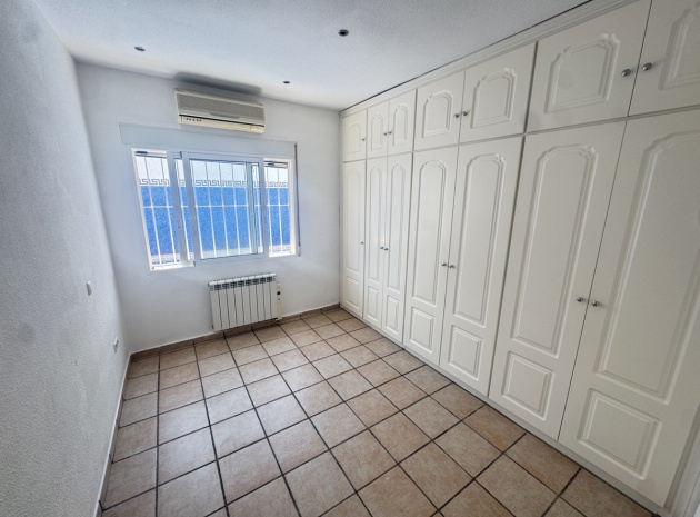Resale - Townhouse - Villamartin - blue lagoon