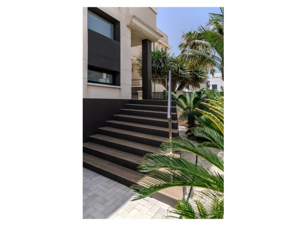 Resale - Villa - La Zenia