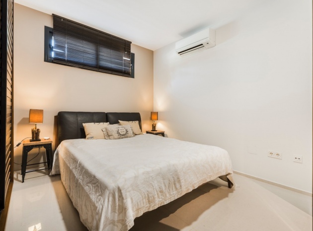 Resale - Villa - La Zenia