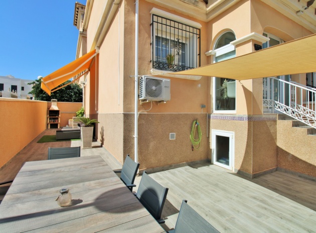 Resale - Townhouse - Villamartin - entre golf