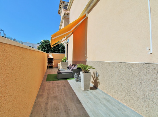 Resale - Townhouse - Villamartin - entre golf