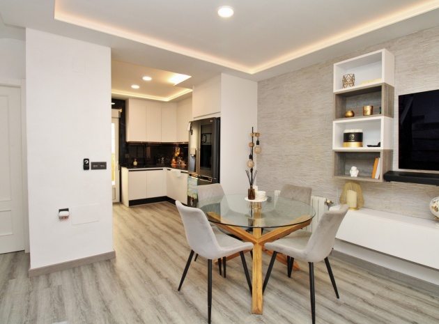 Resale - Townhouse - Villamartin - entre golf