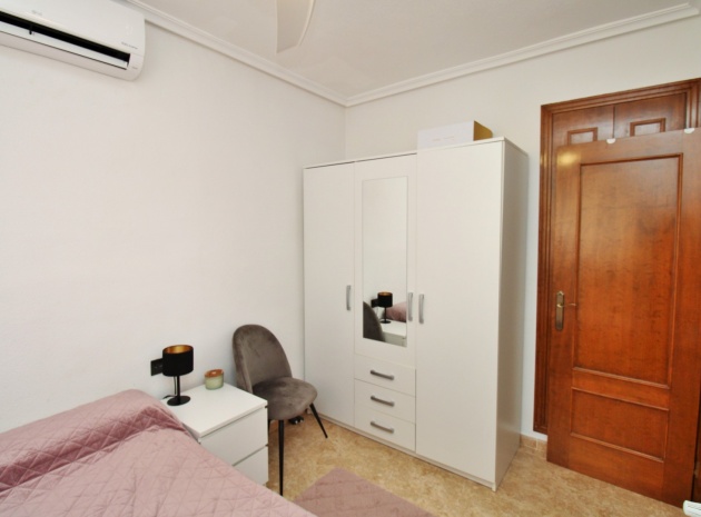 Resale - Townhouse - Villamartin - entre golf