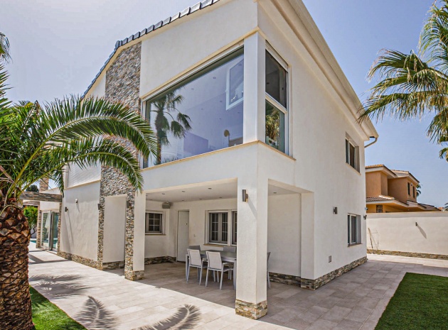 Resale - Villa - La Zenia
