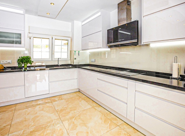 Resale - Villa - La Zenia