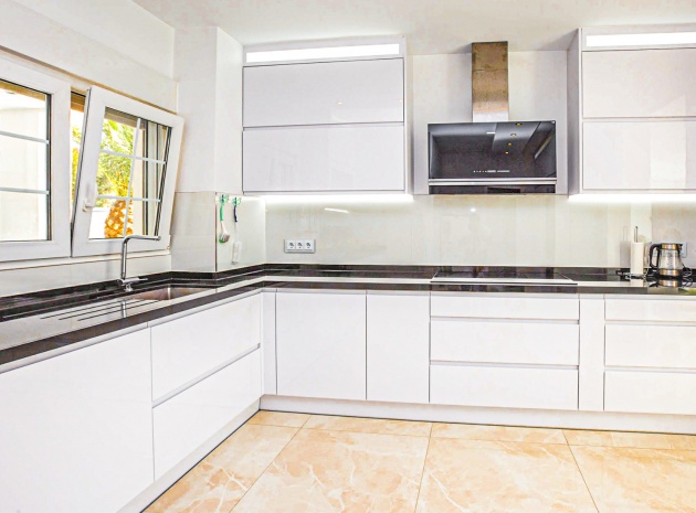 Resale - Villa - La Zenia