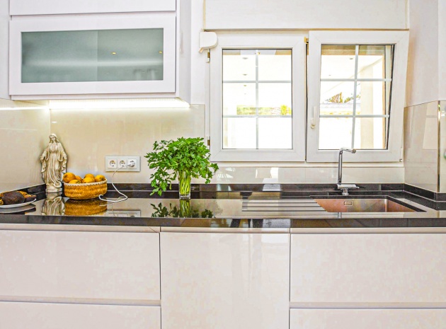 Resale - Villa - La Zenia