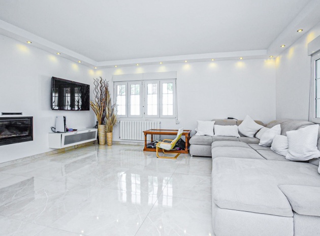 Resale - Villa - La Zenia