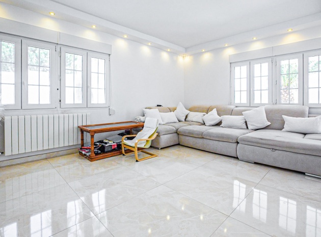 Resale - Villa - La Zenia